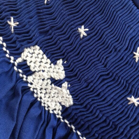 SMOCKED A LOT SMOCKED DRESS‎ WITH EMBROIDERED NATIVITY SCENE - Picture 4 of 7